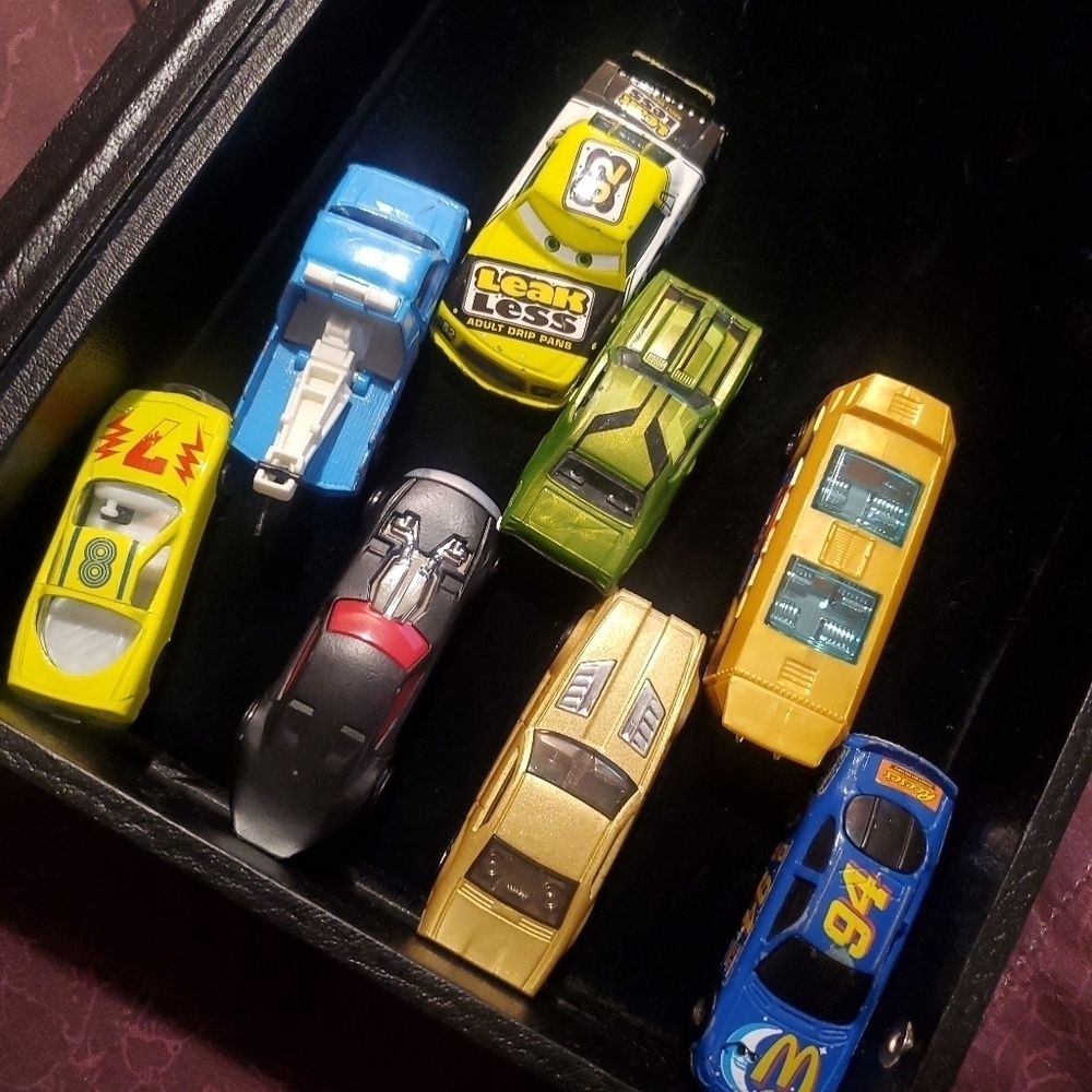 🍉7 hot wheels and 1 Disney to car